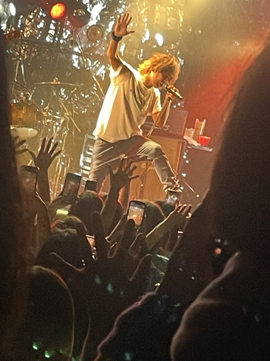 akam00n's tweet photo. 2007年当時、私は『ニライカナイ』によって生かされていた時期が少なからずあるので、このリバイバルツアーは本当に感慨深いです。あと、個人的に「I miss you」はINORANNさんの曲のなかで一番好きな曲なので、聴けてうれしい。
#梅田クラブクアトロ 
#INRNThenAndNow https://t.co/SJfdEraC0B