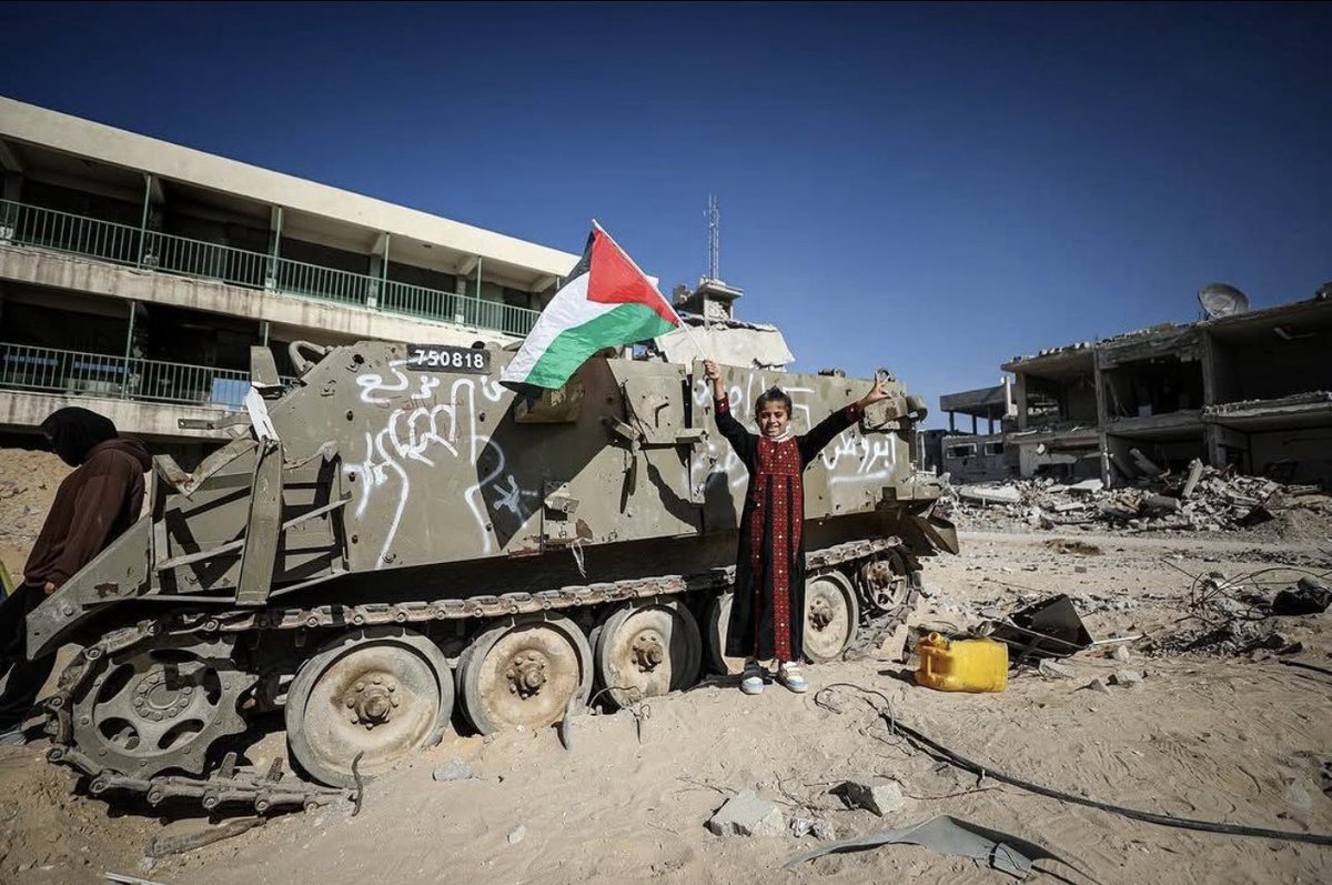 dyna_hasib99's tweet image. وإن سلبتم الأرض، لم ولن تسلبوا منهم الأمل🇵🇸✌🏻
#فلسطين_قضية_الشرفاء #غزة_العزة