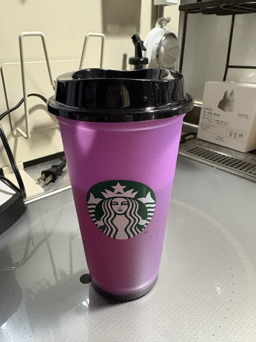 tacyan_14's tweet image. とりあえず １回くらいは
カラーチェンジを見ておこうと思う

 #Starbucks 
 #カラーチェンジ 
 #リユーザブルカップ
