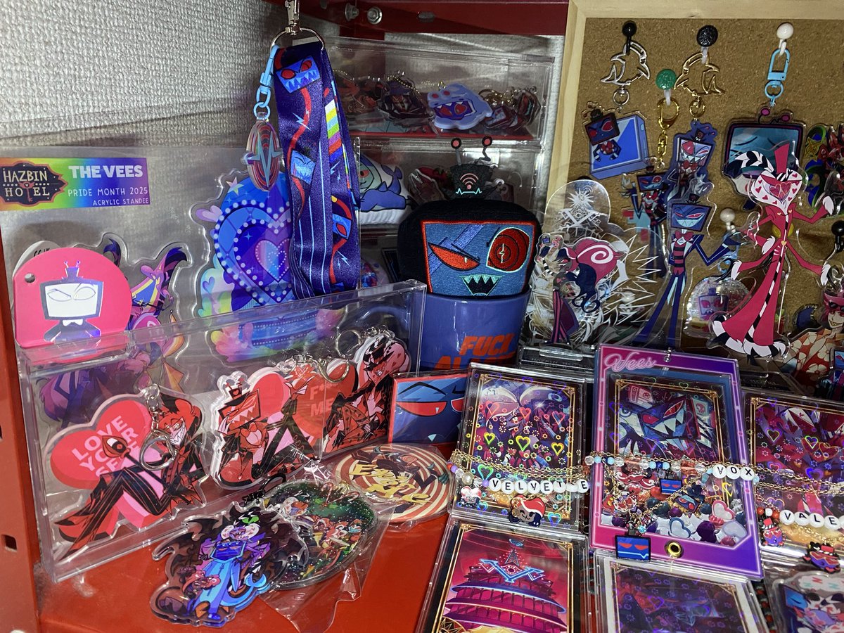 lemonsour500's tweet image. 推し棚更新

カスタマーキャリー来たので…和装は勿体無くて飾らずじまいですわ
#HazbinHotelFanart