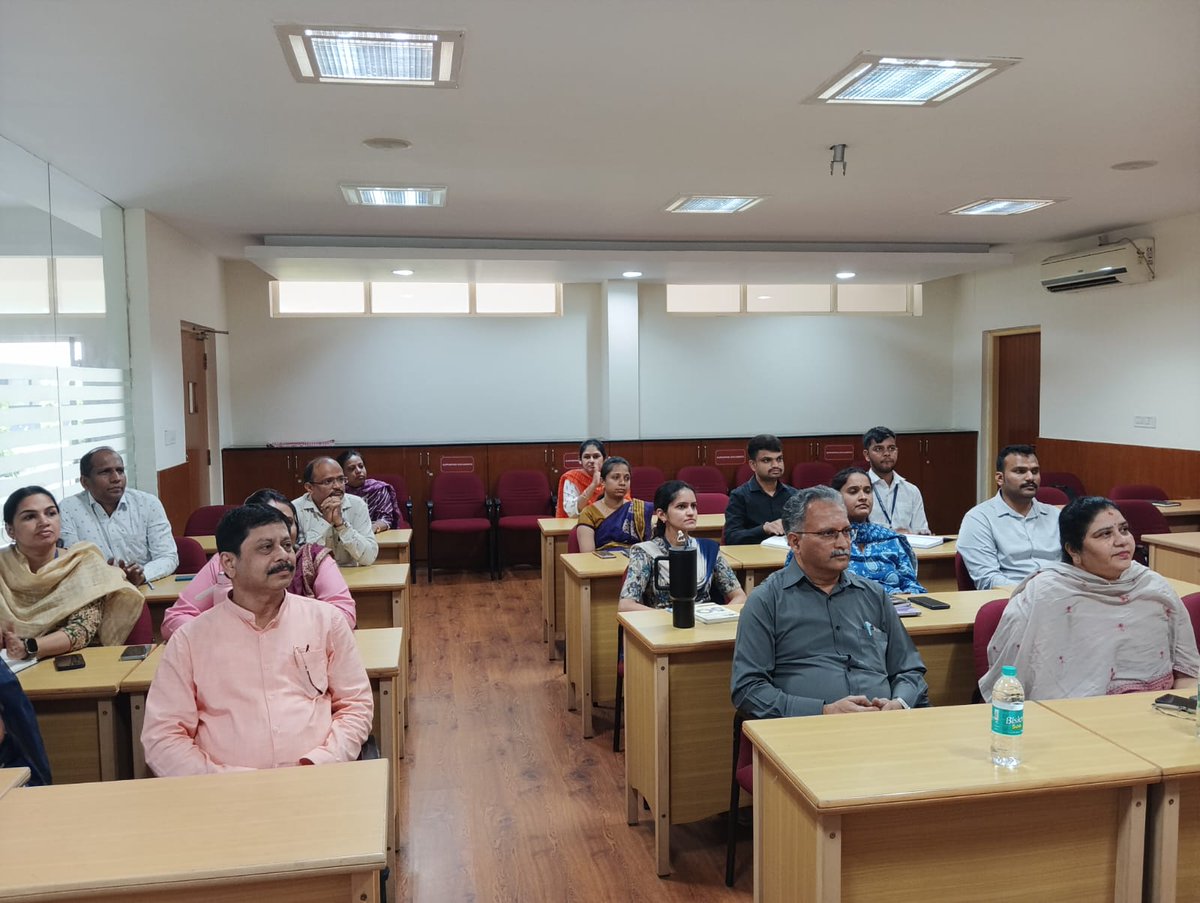 Jsscpmysuru's tweet image. A workshop on OSPE was conducted on 3rd Oct, 2025 organized by IQAC at JSSCPM. It was led by Dr. Pushpalatha K, Dean-IQAC, JSS AHER, Mysuru and Dr. Praveen Kulkarni, Vice Principal, JSS Medical College, Mysuru 
#Workshop #FacultyDevelopment #JSSCPM #JSSAHER #SOCIALSQUADJSSCPM