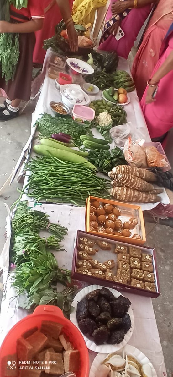 GorakhpurPoshan's tweet image. #राष्ट्रीय_पोषण_माह के तहत आंगनबाड़ी केंद्र राजाबारी, जंगल कौड़ियां में गोदभराई, अन्नप्राशन व पोषण मेहंदी प्रतियोगिता आयोजित।
माताओं को आहार विविधता व संतुलित पोषण के लिए किया गया जागरूक।
#PoshanMaah2025 #सुपोषितभारत #स्वस्थनारीसशक्तपरिवार #Gorakhpur