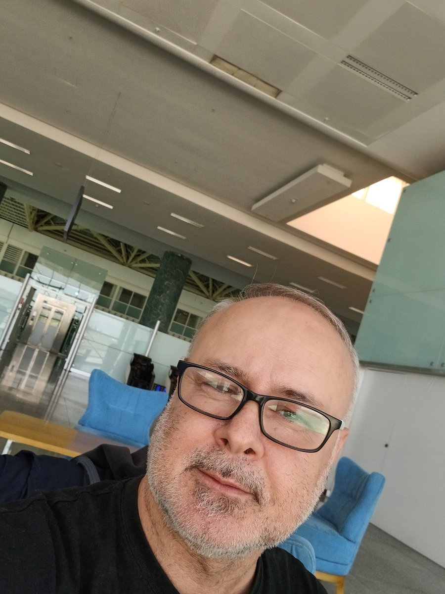 Yarışta yiz kanali yayınları artik son teknoloji Stüdyo larinda gerçekleşecek.. 🔥🎯🐴🐴 Bende haftanın 3 gunu ISTANBUL da olacağım,keyifli hafta sonları.. 🔥🙏🐴🎯🎧🎤🐴🐴🐴