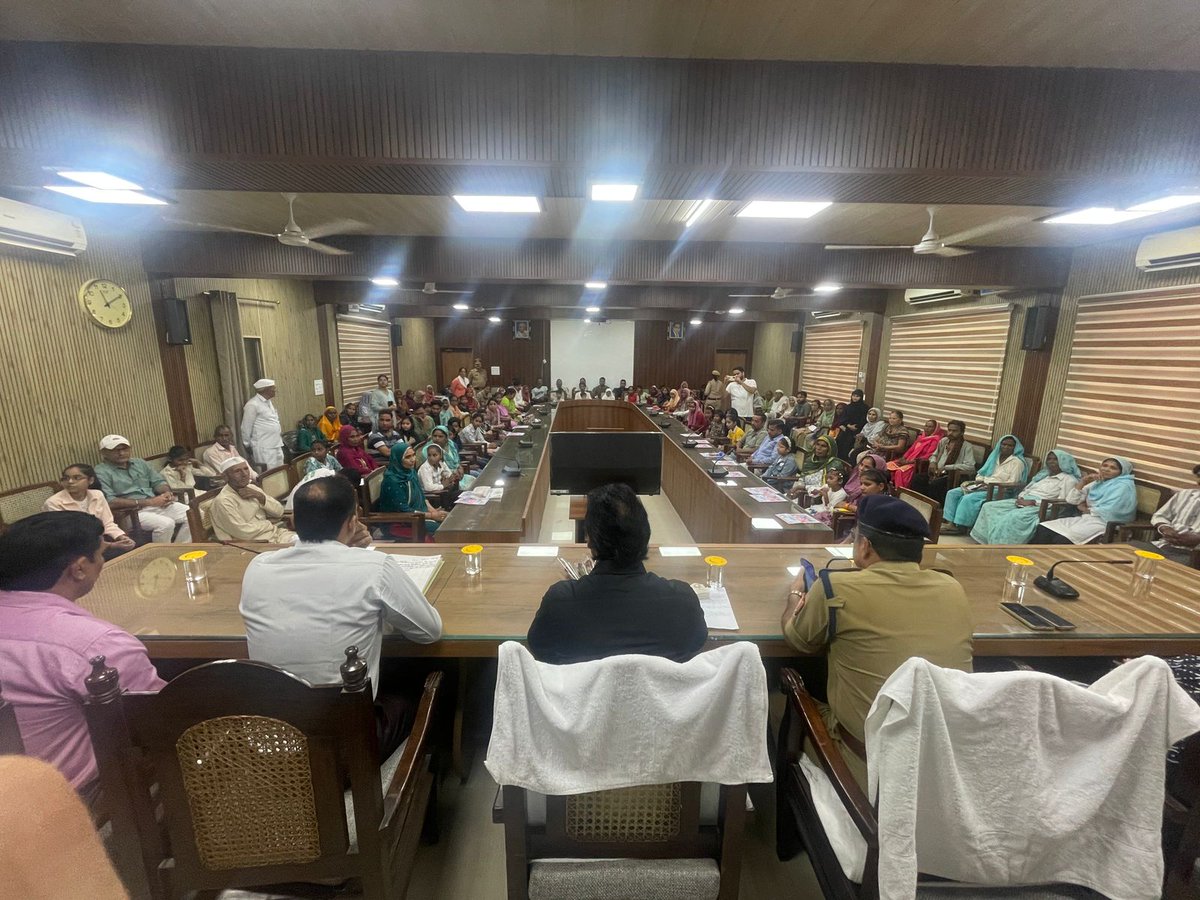 DPO Baghpat (@dpobpt) on Twitter photo #MissionShakti #ShaktiSanwad जिलाधिकारी एवं पुलिस अधीक्षक शामली द्वारा विभिन्न योजनाओं की महिला एवं बालिका लाभार्थियों के साथ संवाद कर उनकी समस्याओं एवं उनके समक्ष आने वाली चुनौतियों को जानकर निराकरण के निर्देश दिए गए। <a href="/CMOfficeUP/">CM Office, GoUP</a> <a href="/UPGovt/">Government of UP</a> <a href="/dm_shamli/">DM Shamli</a> <a href="/CdoShamli/">CDO Shamli</a> <a href="/UPMahilaKalyan/">UP Mahila Kalyan</a> #MissionShakti #ShaktiSanwad जिलाधिकारी एवं पुलिस अधीक्षक शामली द्वारा विभिन्न योजनाओं की महिला एवं बालिका लाभार्थियों के साथ संवाद कर उनकी समस्याओं एवं उनके समक्ष आने वाली चुनौतियों को जानकर निराकरण के निर्देश दिए गए। <a href="/CMOfficeUP/">CM Office, GoUP</a> <a href="/UPGovt/">Government of UP</a> <a href="/dm_shamli/">DM Shamli</a> <a href="/CdoShamli/">CDO Shamli</a> <a href="/UPMahilaKalyan/">UP Mahila Kalyan</a>