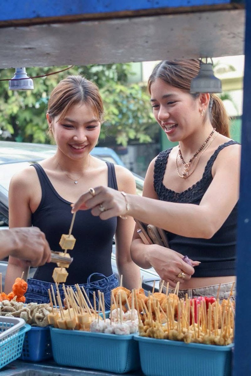 AlAHCONA's tweet photo. MAY STREETFOOD DATE ANG COLAIAH?? AT MAY HD PIC?? AYOKONG MANIWALA!! AYOKONG MANIWALA EYYYY https://t.co/iUtSsbrMuG