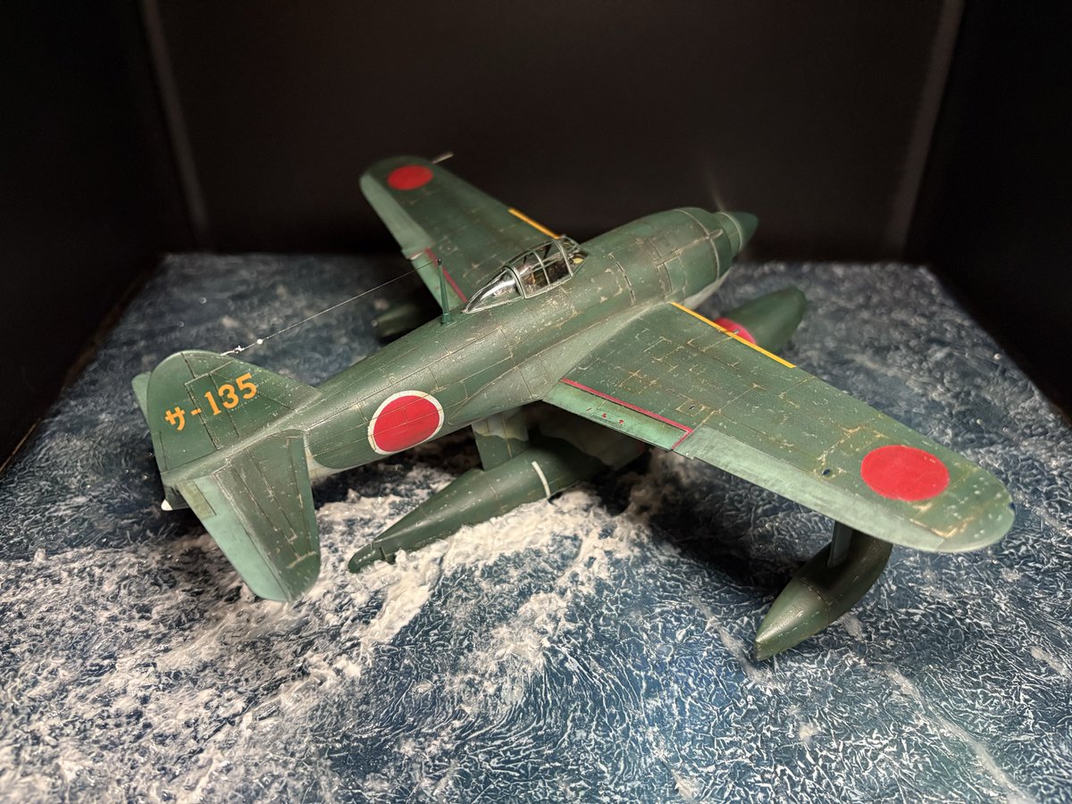 タミヤ1/48『強風11型』完成にします。
メディウムの乾燥にちょっと時間かかりましたが、まぁこんなもんでしょうw
いつもの様にリベット追加したくらいで、あとは汚して誤魔化してます…
プロペラ回る様にしたので、後ほど動画上げます。
追伸、キット譲って頂いたフォロワーさんに感謝m(_ _)m