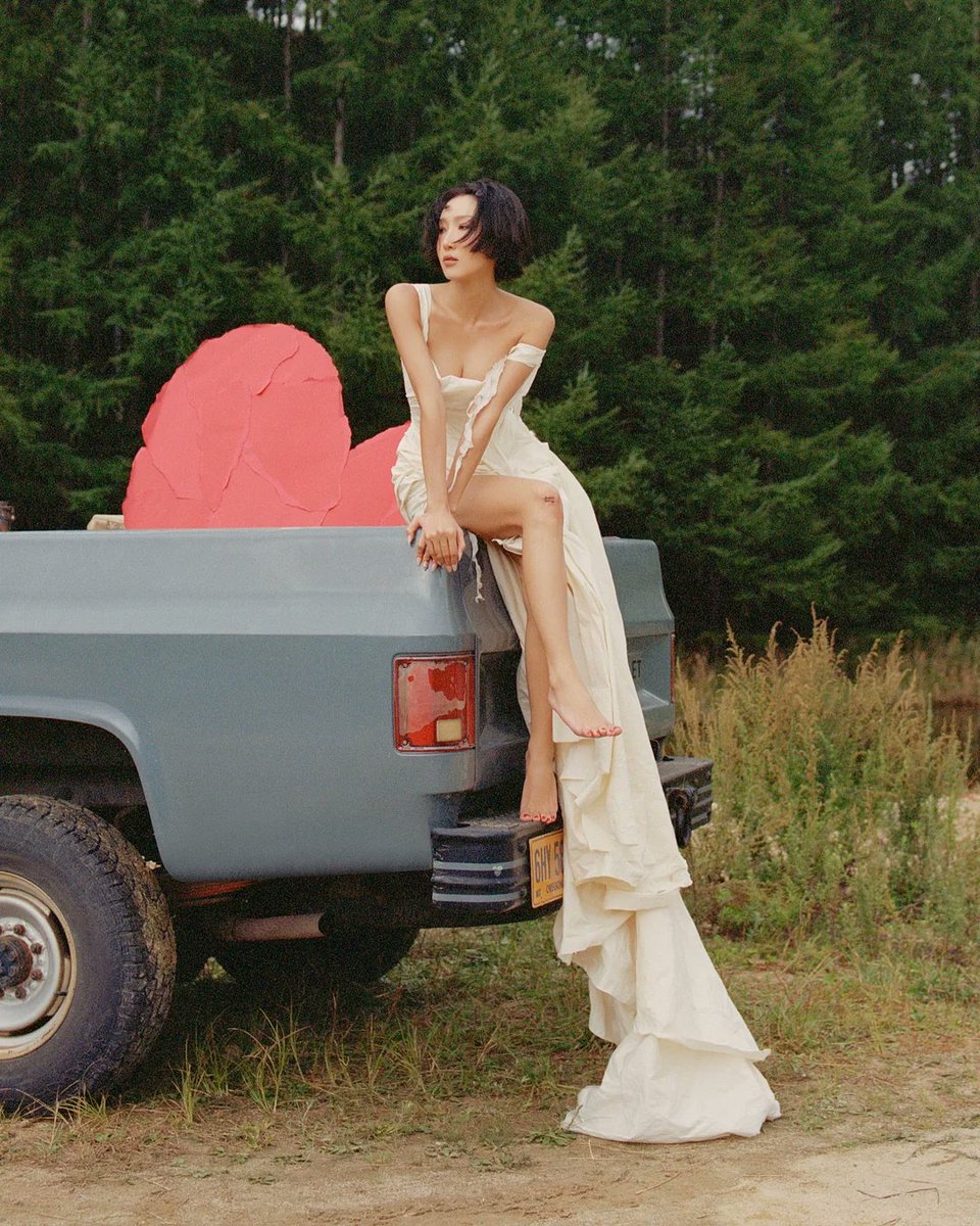 KpopGirlzBands1's tweet image. #HWASA #MAMAMOO &quot;Good Goodbye&quot; #Teasers