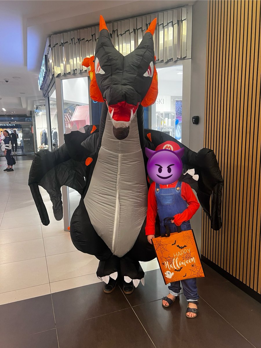 Impulse shopping.
Uważajcie. Siedzicie na kanapie, patrzycie na zdjęcia swoich pociech jak zbierają cukierki w halloween w jakimś centrum handlowym na Malcie. 
No i nagle powiadomienie z apki bankowej. Kupiłeś bilety na Maltę na halloween 
Shieeeet