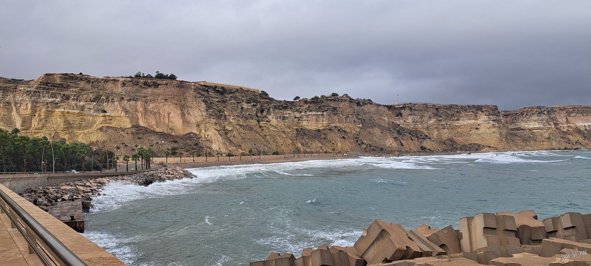 UnodeMelilla's tweet image. Levante en el Paseo Marítimo de Horcas Coloradas

#Melilla #Otoño #Levante