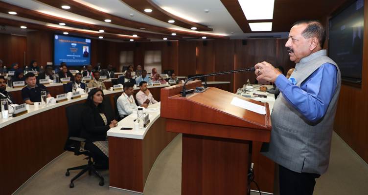 PIB_India's tweet image. Union Minister, Dr Jitendra Singh holds interaction on governance innovations with representatives from 19 countries

Our governance model today thrives on innovation—both in terms of technology and creative problem-solving 

-Union Minister @DrJitendraSingh during  interaction…