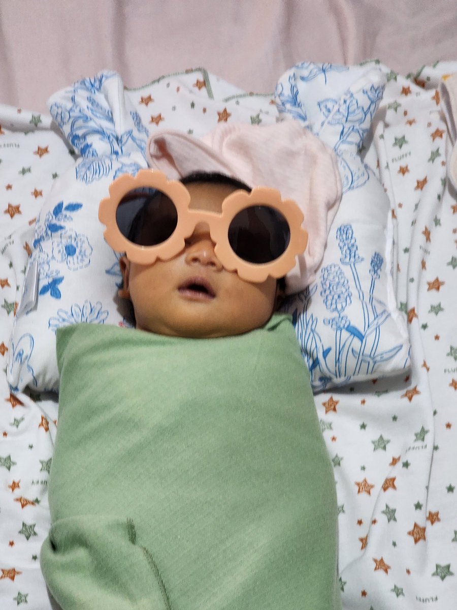 sresthaa's tweet photo. halo Alka.... ga nyangka akkhhh kamu menjadikan ku sebagai ibu💕 terima kasih sudah hadir di duniaku di hidupku🙏🏻 sehat sehat ya nak sampe aku bisa nikahkan kamu✨️ ka. mama sayang kamu, walopun kamu anak pertama, akan ku perjuangkan semuanya yah🤗 mirip banget kamu sama aku🤏🏻🤏🏻 https://t.co/rTJQbu0NvR