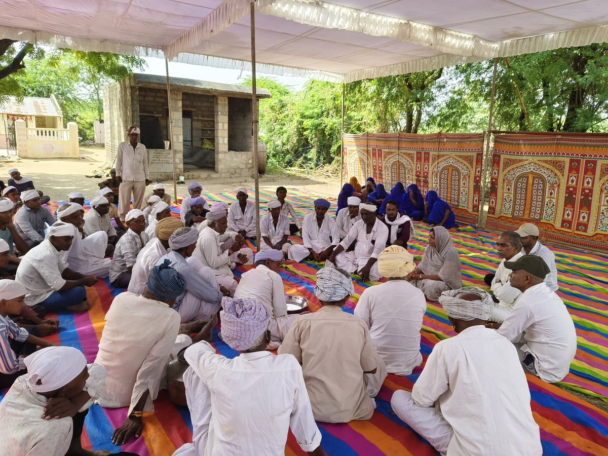 #रामपुरा (रानीवाड़ा)में सामाजिक कार्यकर्ता श्री जयेश भील के चाची नर्मदा देवी धर्मपत्नी रेणुराम जी भील के निधन पर उनके निवास स्थान पर परिजनों से मिलकर शोक व्यक्त किया।