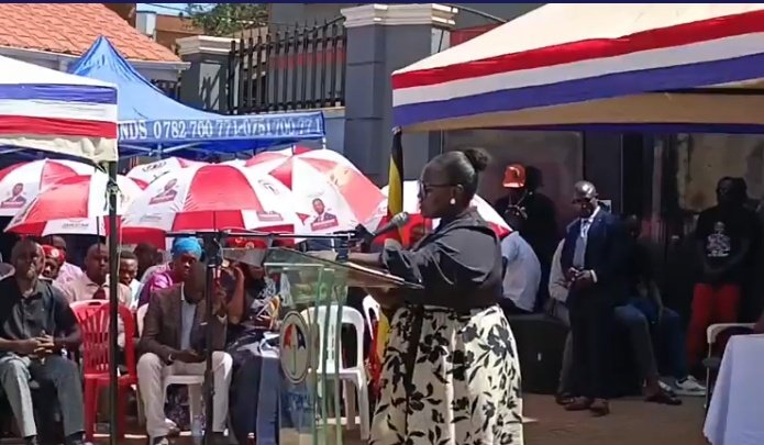 Paul otim🇺🇬 (@paulotims) on Twitter photo My sister <a href="/Pliam_/">The good gal 💥😍 ❤️🍷</a> doing her best at the headquarters.
Thanks you so much for awakening the young generation.
#ProtestVoteUg2026 My sister <a href="/Pliam_/">The good gal 💥😍 ❤️🍷</a> doing her best at the headquarters.
Thanks you so much for awakening the young generation.
#ProtestVoteUg2026