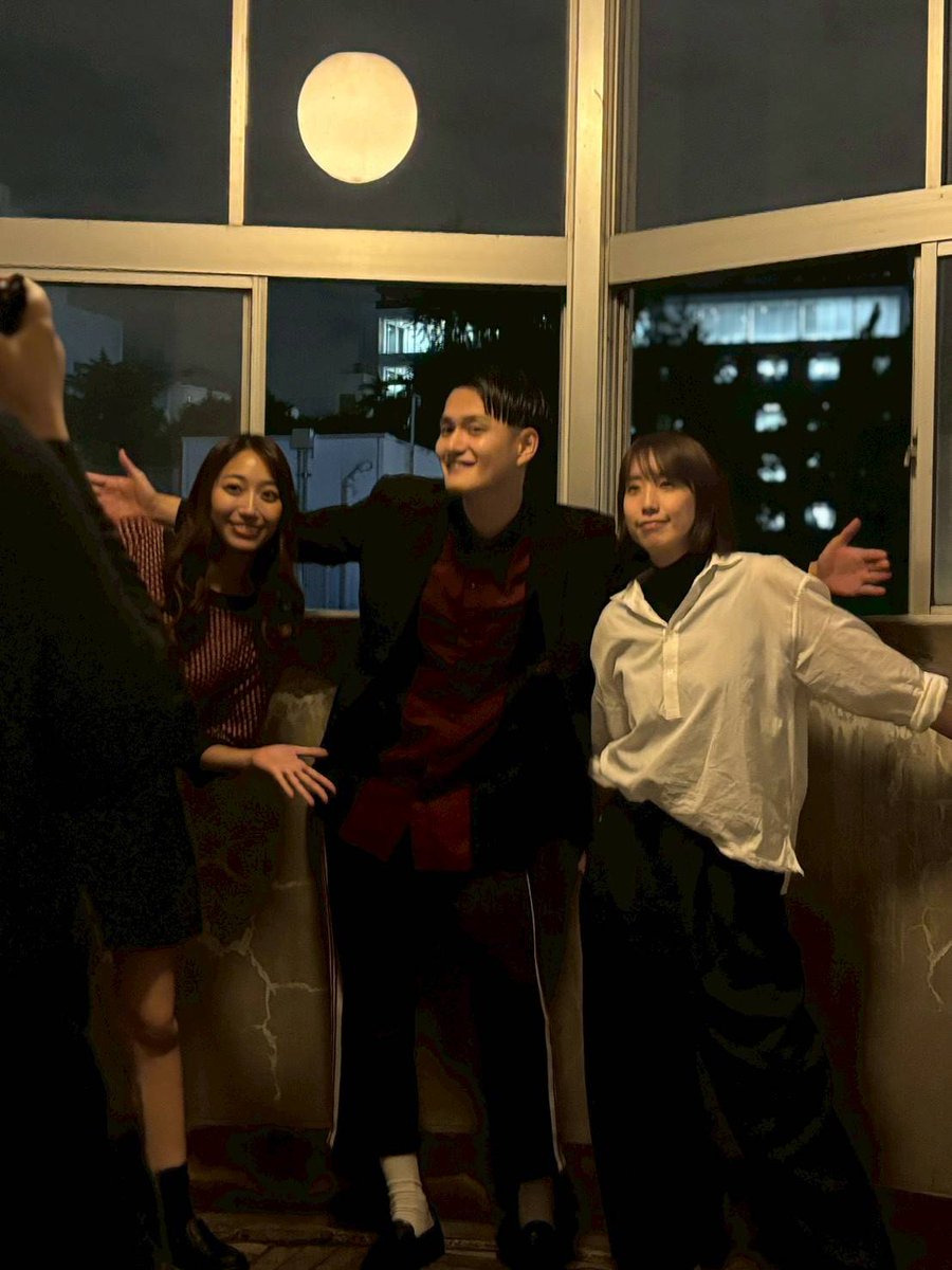props_stage's tweet image. 先日、カンフェティ11月3日(月)発行号に #舞台プロップス 脚本・演出の保坂さん、九条さん、高野さんの3名で取材いただきました📝
取材時の写真をおすそ分けいたします!
公式Instagramにも随時お写真アップしていきますのでこちらもチェック・フォローをお願いします✔
instagram.com/props_stage?ig…