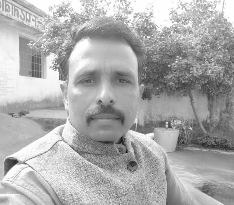 JagdishDevdaBJP's tweet image. राष्ट्रीय स्वयंसेवक संघ के सागर विभाग के विभाग कार्यवाह श्री अशोक दुबे जी एवं उनकी धर्मपत्नी के सड़क दुर्घटना में असामयिक निधन का समाचार अत्यंत हृदयविदारक है।
संघ कार्य के प्रति समर्पित अशोक जी का निधन संगठन और समाज, दोनों के लिए अपूरणीय क्षति है। मेरी गहरी संवेदनाएँ शोकाकुल…