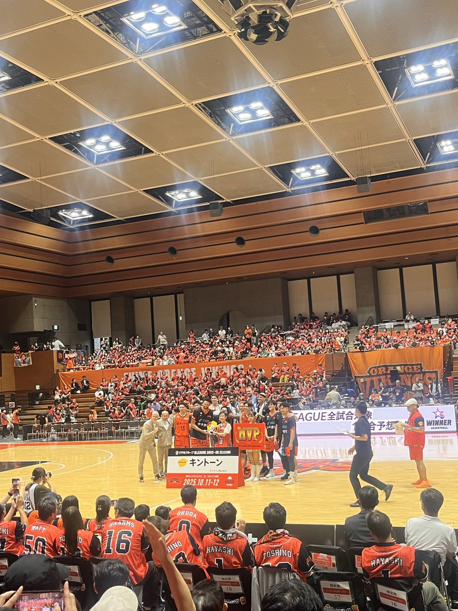 manuel_pg83's tweet image. Record de asistencia en #Ehime y primera victoria en casa 🍊
A seguir trabajando, pero disfrutando del momento 💪🏻
Muchas gracias al trabajo de oficina, de gerencia y de los jugadores!🏀
El crecimiento está siendo estructural, equilibrado y no podemos parar ahora 
#VengaVengaVenga