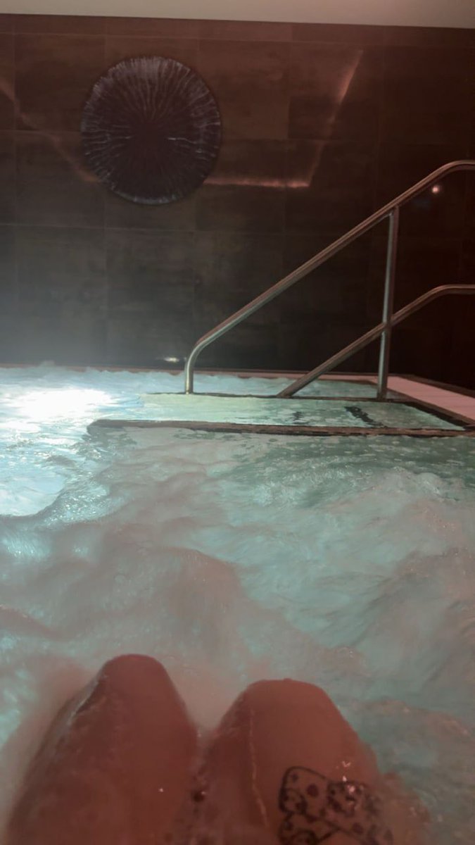 lucyyflutter's tweet image. Hot water, hotter energy 🔥
