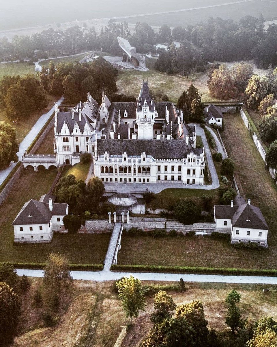 angelicaio81153's tweet image. Austria&apos; Castle Reconstructed 15th , 19th Century . 

#artwork #photography #architecture