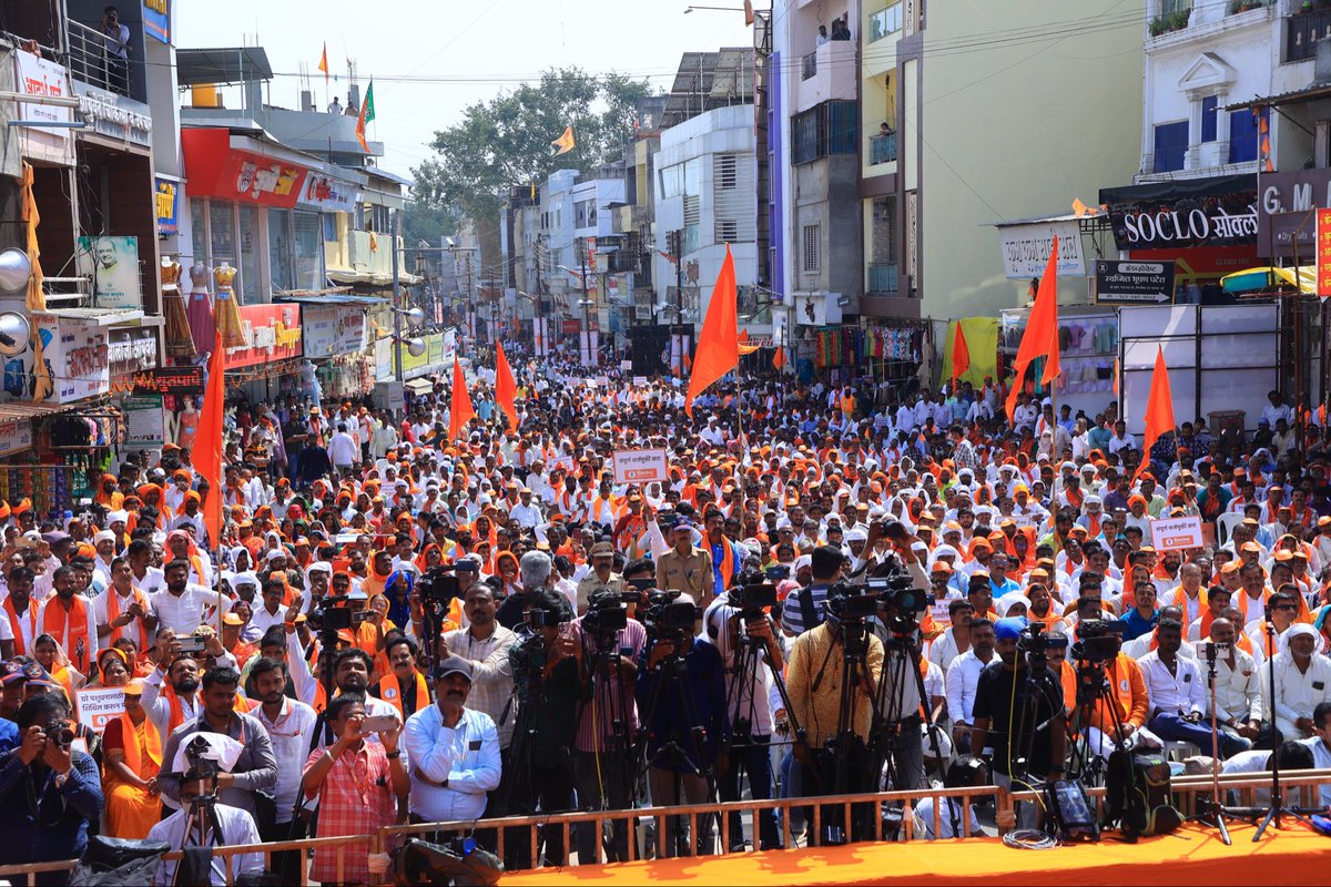 ShivSenaUBT_'s tweet image. मराठवाड्यातील शेतकऱ्यांना हक्काचा आधार देण्यासाठी आणि त्यांच्या आक्रोशाला न्याय देण्यासाठी पक्षप्रमुख मा.श्री.उद्धवसाहेब ठाकरे ह्यांनी छत्रपती संभाजीनगर येथील गुलमंडी येथे सभेच्या माध्यमातून मराठवाड्यातील शेतकरी बांधवांना संबोधित केले.
जोपर्यंत कर्जमुक्ती मिळत नाही, तोपर्यंत…