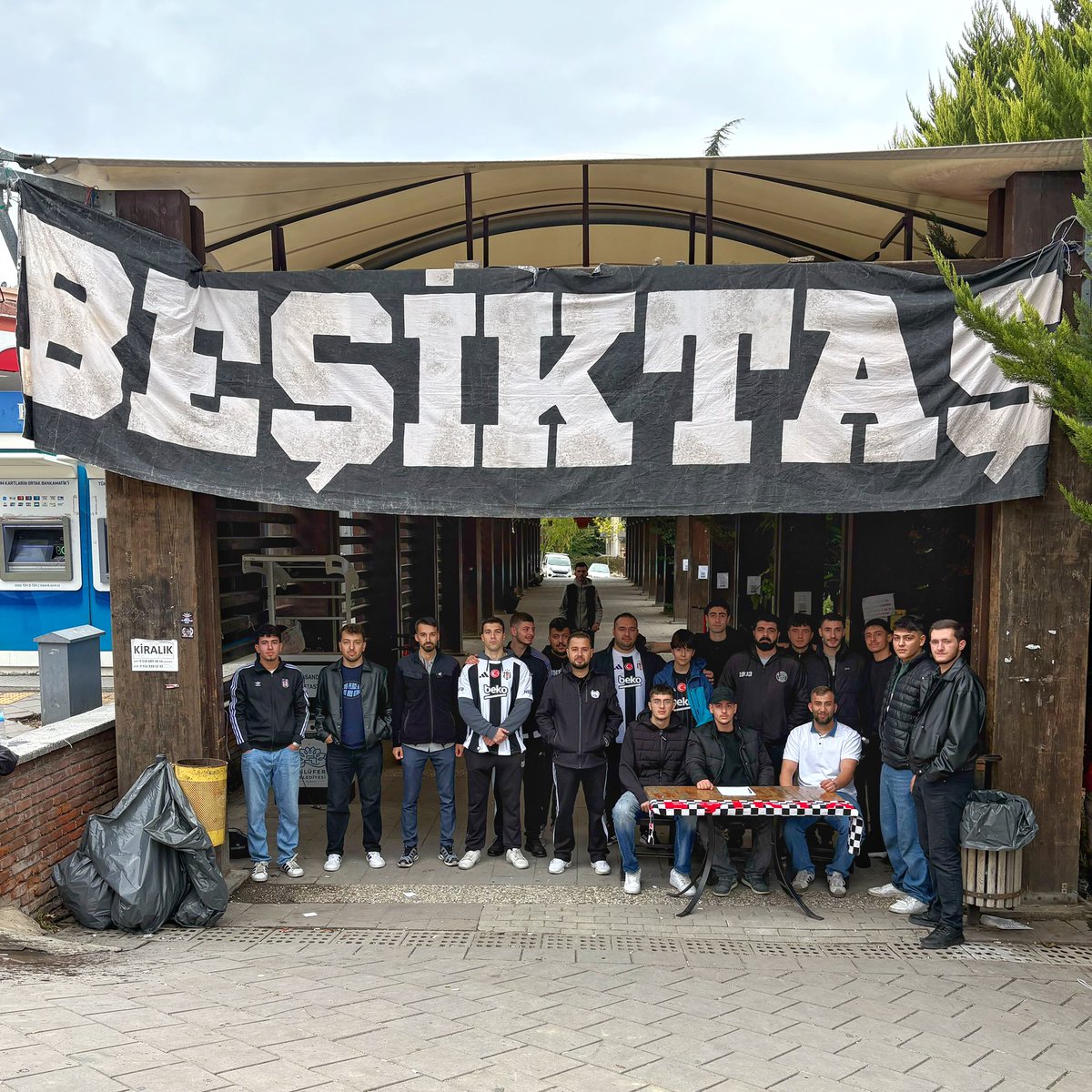 SİZ RENKLİSİNİZ, BİZ GÖZÜ KARA🦅

Standımız gün boyu Kazım Koyuncu Sanat Sokağı'nda olacaktır. Beşiktaş'a gönül vermiş tüm dostlarımızı bekleriz.
#UludağBeşiktaş
