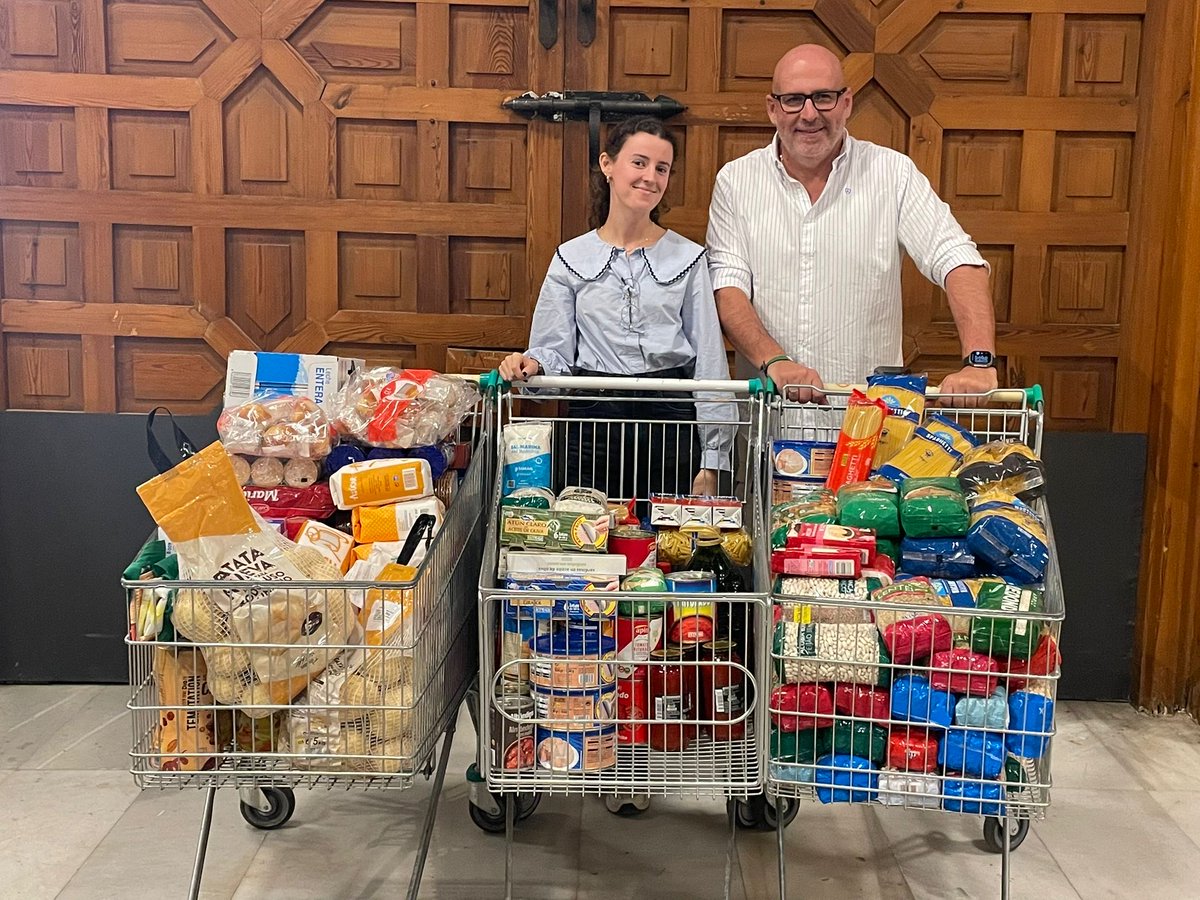 defension's tweet photo. Esta mañana hemos entregado en el Comedor del Salvador lo recolectado ayer en el Convento de Capuchinos:

🥫 175 kilos de alimentos
🥛 61 litros de leche  
🫒 20 litros de aceite

¡Gracias a todos los que colaboraron! https://t.co/WTMnvQHq4v