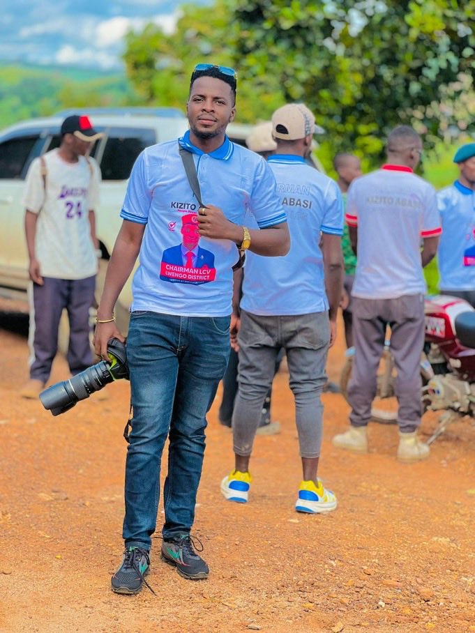 EKmukiibi's tweet photo. Happy birthday my brother @brucenahabwe1, thx for using the power of the LENS and the talent of Art to expose the injustice in our motherland. May GOD grant you many more years to enjoy the better Uganda that we all yarn and fight for🙏🙏. @NUP_Ug, @AllanMayanjaS, @brucenahabwe1 https://t.co/5ghEmROvbC