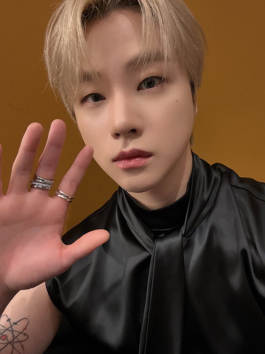 [📷]

Gembira betul hari ni! Terima kasih sebab stay dengan saya💕Jumpa lagi korang! 

#김진환 #JAY
#아이콘 #アイコン #iKON
#JAY_207 #207_ASIATOUR #JAYinKL