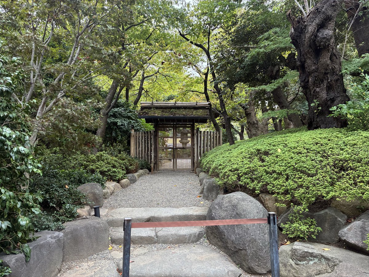 leeayako's tweet photo. 先日、あるパーティーで行った八芳園。お料理はもちろん良かったけれど
日本庭園が素晴らしかった。 https://t.co/Ewk3GqwZGI