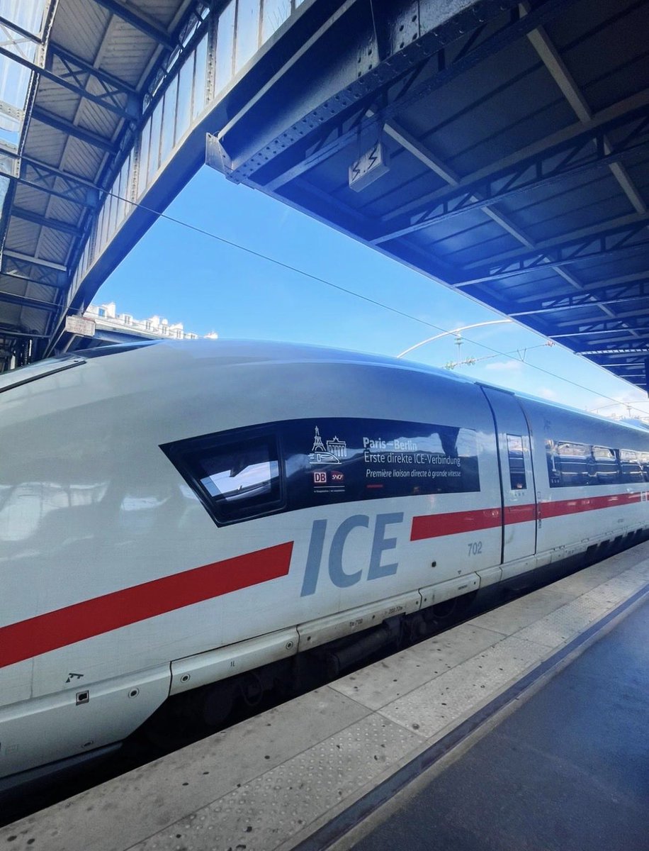 be_erasmus's tweet image. Am heutigen Reisetag führt uns die Route von La Rochelle über Paris, Frankfurt bis nach Berlin. 🇫🇷🇩🇪🇪🇺