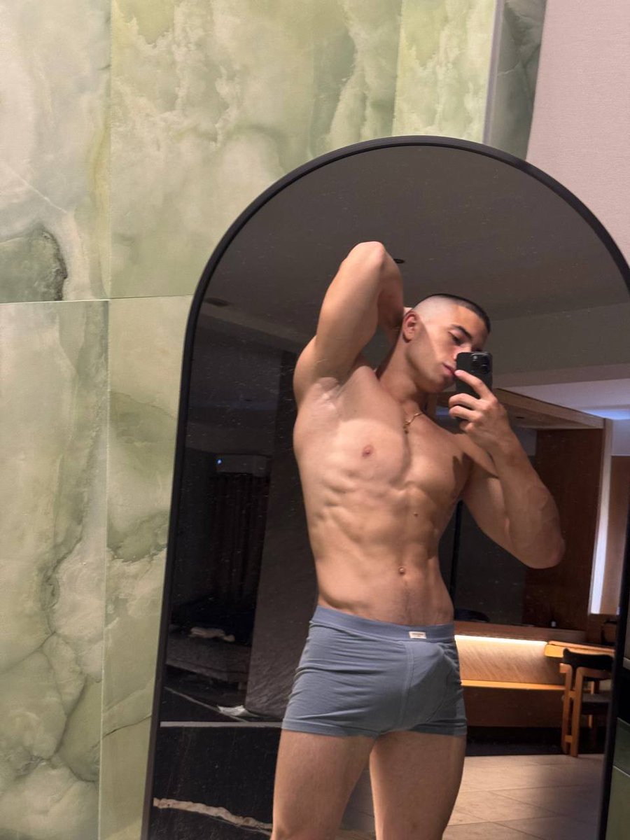 PaulaSantellano's tweet image. would you date a gym guy like me?
