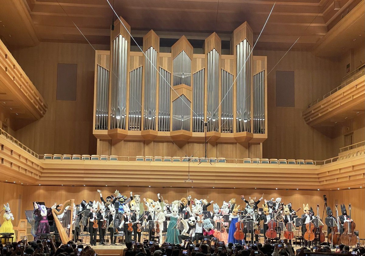今日はご招待枠で初のズーラシアン🦥へ。
火の鳥聞きたかったし、子供がNGじゃない音楽会は微笑ましかったよね。
トロイカが後ろからでビックリしたけど‼️
ぬいが並んでるのかわいすぎて買っちゃった🫶
子供達と同じお膝の上で音楽鑑賞✨

#ズーラシアンブラス
#ズーラシアンフィルハーモニー管弦楽団