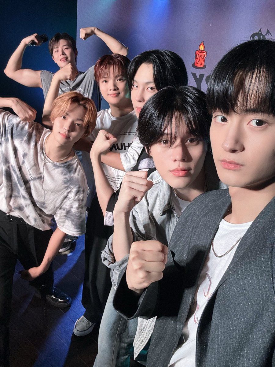GHOST9OFFICIAL's tweet image. [📸]

251011 [#THE_STORY_WE_SHARE]
GHOST9 JAPAN FANMEETING 2025 in Tokyo
2부 이벤트 셀카 공개 💗

😝💪🏻

#GHOST9 #고스트나인 #ゴーストナイン
#THE_STORY_WE_SHARE