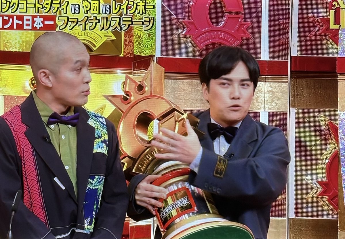 taniko_taniko_'s tweet image. まゆげ濃いー！てポストしよ思ったらネタやった😂✨

 #キングオブコント2025