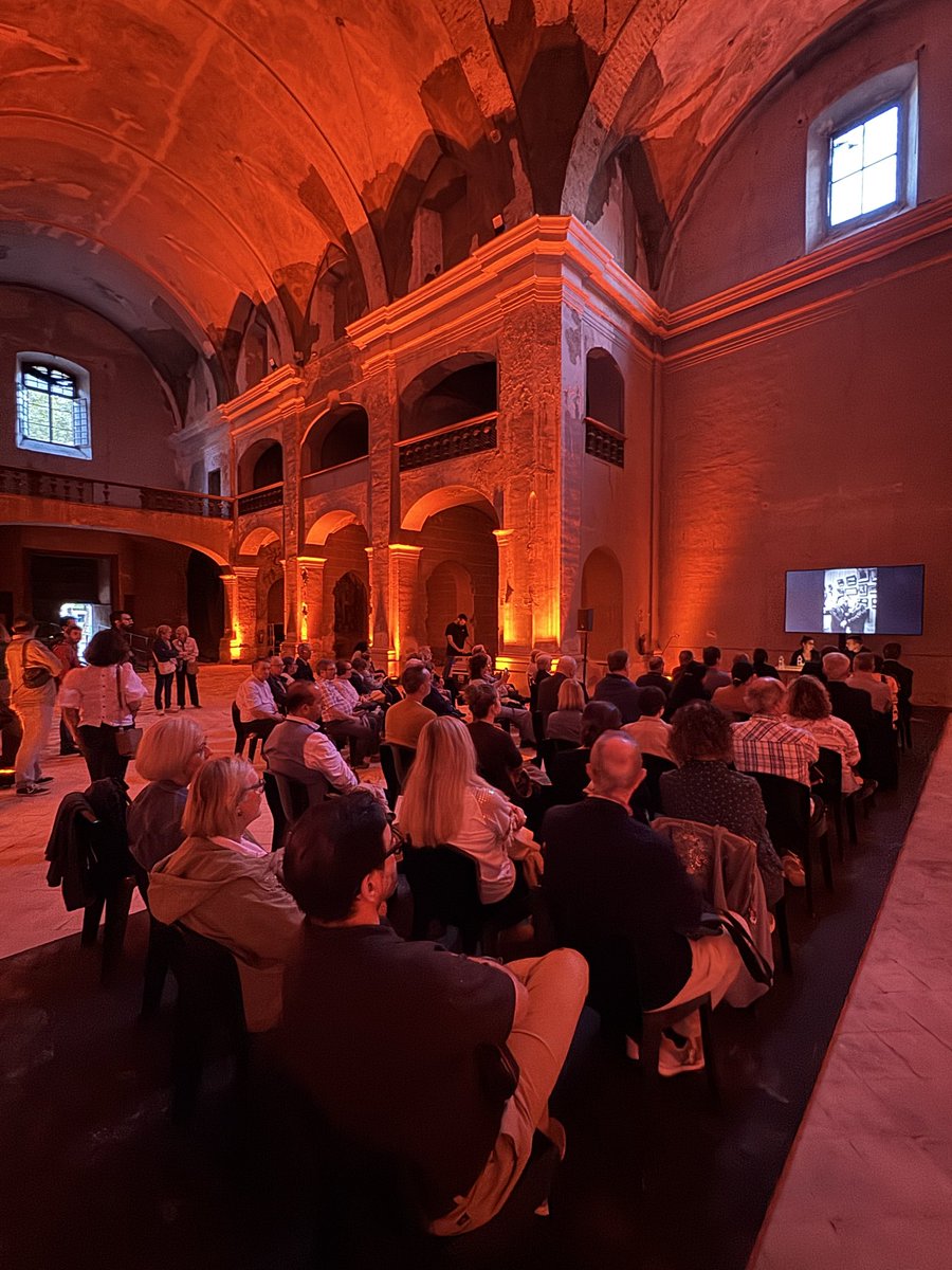 irodon's tweet image. 👏🏼 Interessantíssima conferència de Miquel del Pozo sobre El valor de l’art, en un marc incomparable com l’església de Sant Francesc que, quan estigui acabada, serà una de les grans joies de Valls. Excel·lent presentació d’Íria Rodon. Gràcies IEV per convertir Valls en una illa…