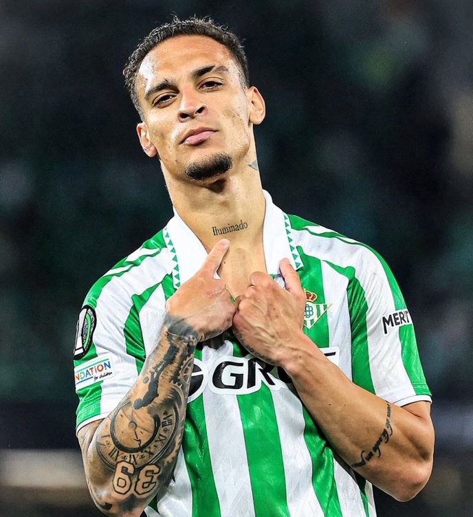 TouchlineX's tweet image. 🚨🗣️Antony: &quot;I am not thinking about the Ballon d&apos;Or.&quot;
