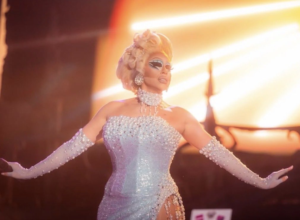 YPZBYDJCMKatyaa's tweet image. trixie mattel the woman that you are