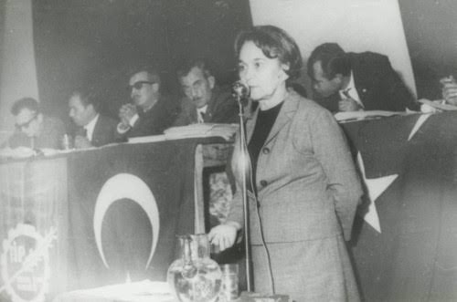 "Ne sağcıyız ne solcuyuz teranesinin bir anlamı yoktur. Bir amacı vardır "sağcılığı maskelemek." Kişinin bir ideolojiye sahip olduğunun farkında olmaması bu gerçeği değiştirmez."

- Behice Boran