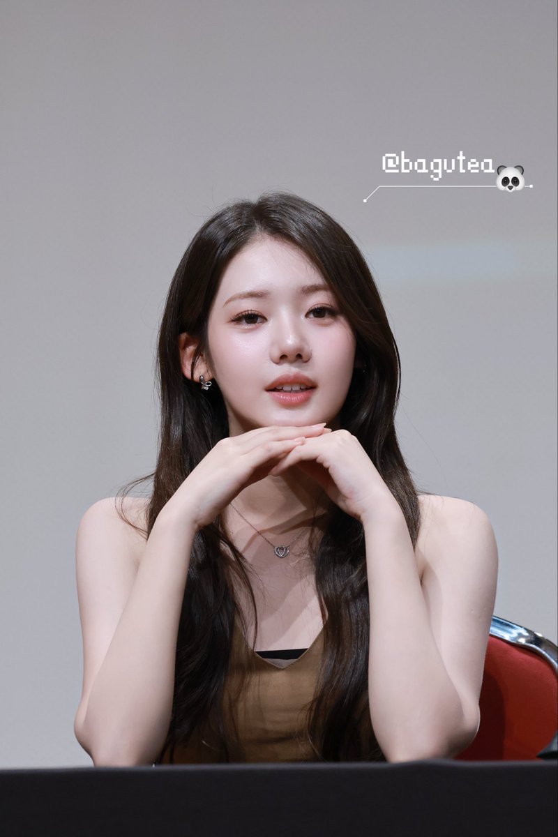 bagutea080814's tweet photo. 실물 왜 이렇게 미친 거야 로라야…?🐼
얼굴 진짜 사람 아냐 이건 그냥 조각이야 😭
#로라 #RORA #BABYMONSTER #로라팬싸 #직찍 #bagutea https://t.co/PYaljIam1v