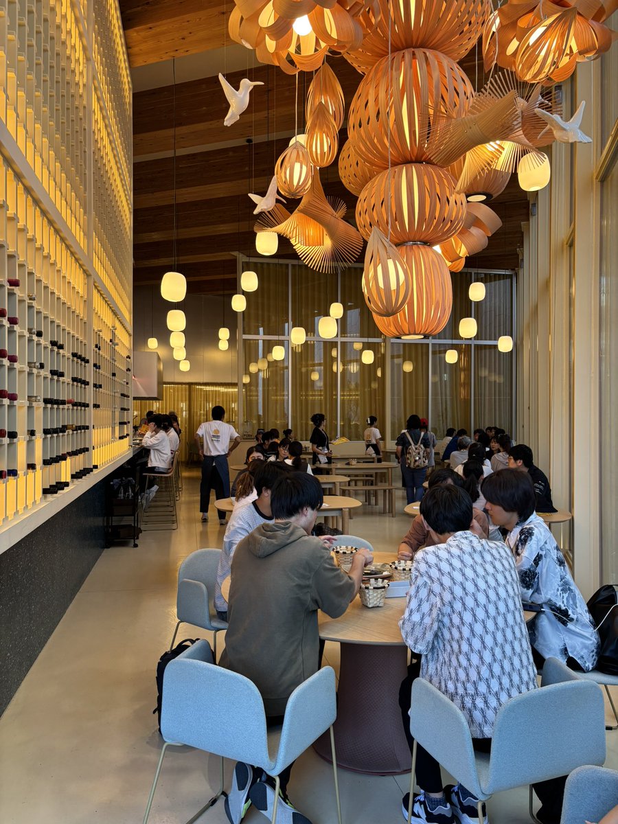 mpl_architect's tweet image. 📍万博2日目
10:15 サウジアラビア🇸🇦(30分)
11:30 若手建築家の20施設
13:00 リング上
15:00 スペインランチ🇪🇸🍽(60分)
15:30 リング上

2日目はまったりスケジュール！
🇫🇷は断念…でも一番行きたかった🇸🇦に行けた！(写真を撮りたくなる抜けが良かった！)
🇪🇸のランチもとっても美味しかった〜！