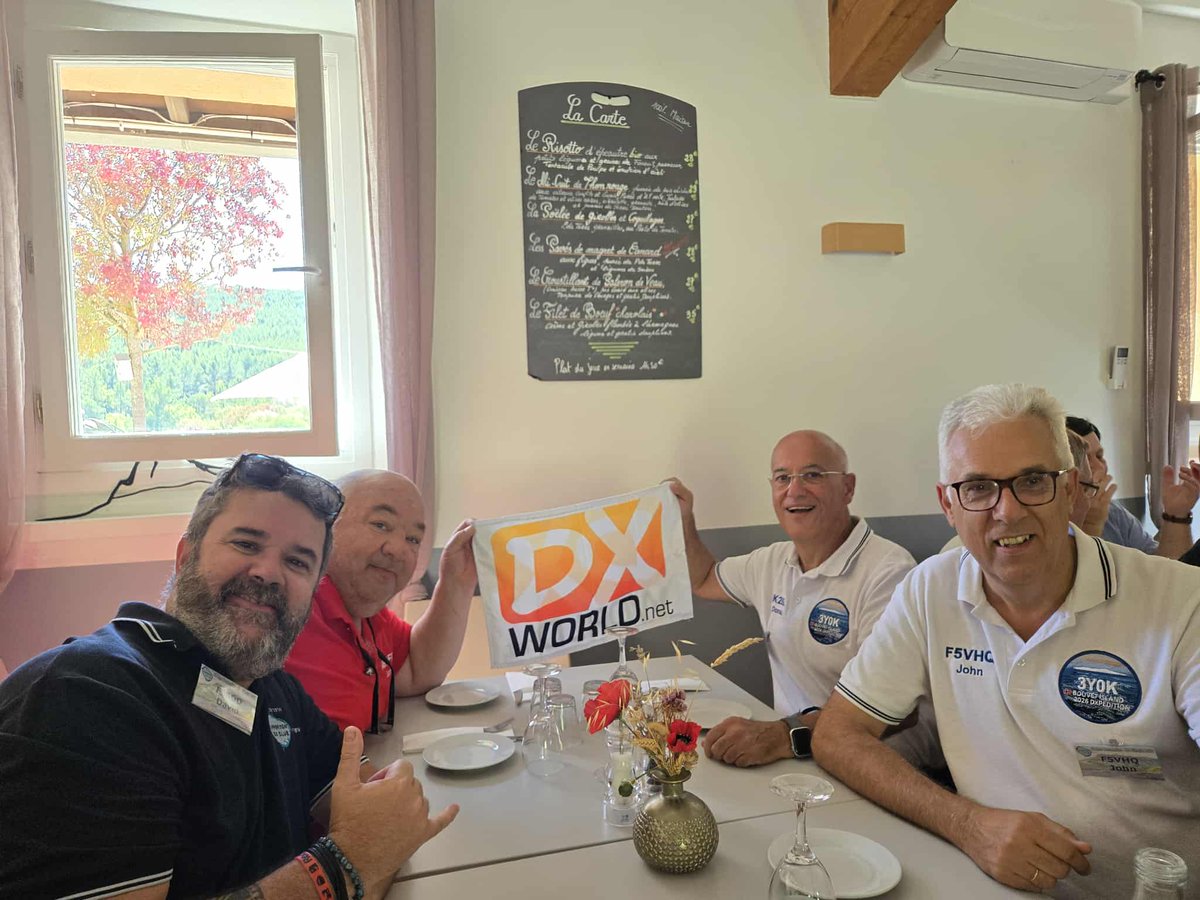 Bouvet '26 team members Donato IK2EGL and James KB2FMH with Clipperton DX Club President David F5SDD and Vice President John F5VHQ (part of the on-island Bouvet team) flying the DX World flag in Marseille, France during the CDXC 46th annual convention.
dx-world.net/3y0k-bouvet-20…