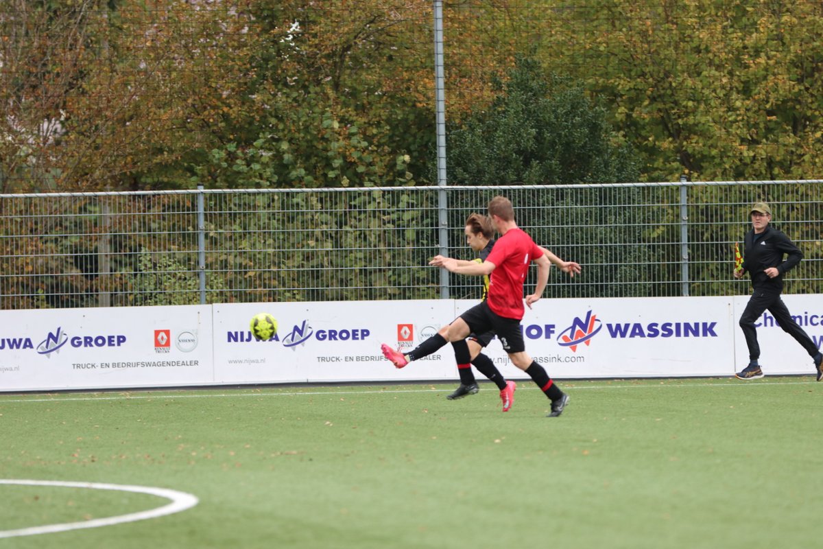 temtj's tweet photo. @DOS37_2 Heerlijke goal 🤩 https://t.co/ZAaGaF5AP0