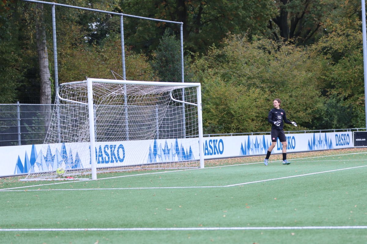 temtj's tweet photo. @DOS37_2 Heerlijke goal 🤩 https://t.co/ZAaGaF5AP0