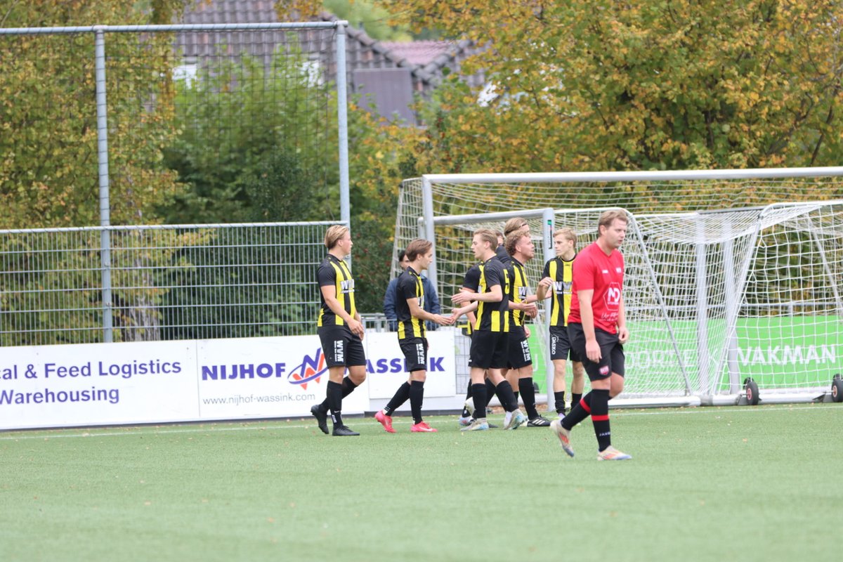 temtj's tweet photo. @DOS37_2 Heerlijke goal 🤩 https://t.co/ZAaGaF5AP0