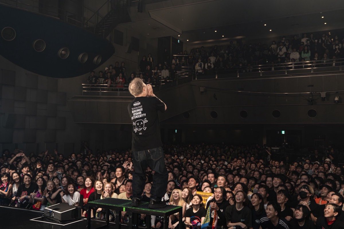 iwarock2025's tweet photo. IWAROCKありがとうございました！
構想から2年。
岩尾P生誕50歳&amp;初プロデュースの記念イベント
盛り上がって頂けたでしょうか？
各アーティストの皆さまからの岩尾Pへの様々なサプライズに！
フットボールアワーの漫才も！最高でした！

またどこかで盛り上がりましょう！
#IWAROCK https://t.co/7zyjkF28Dz