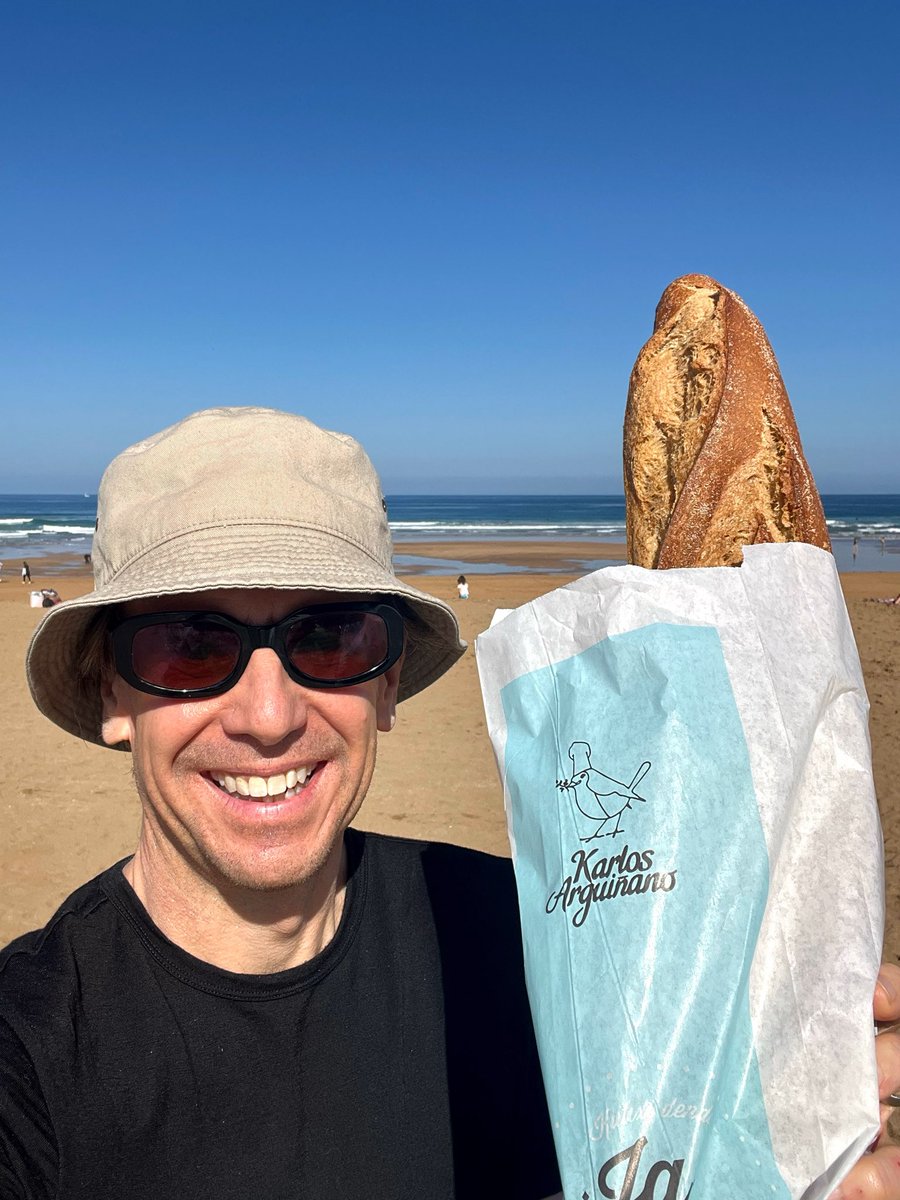 Beach, bread, and a happy traveller. It’s not Vegas, but it’s sure not bad! Zarautz in Basque Country, northern Spain. Spectacular food scene here, so fun to explore it.