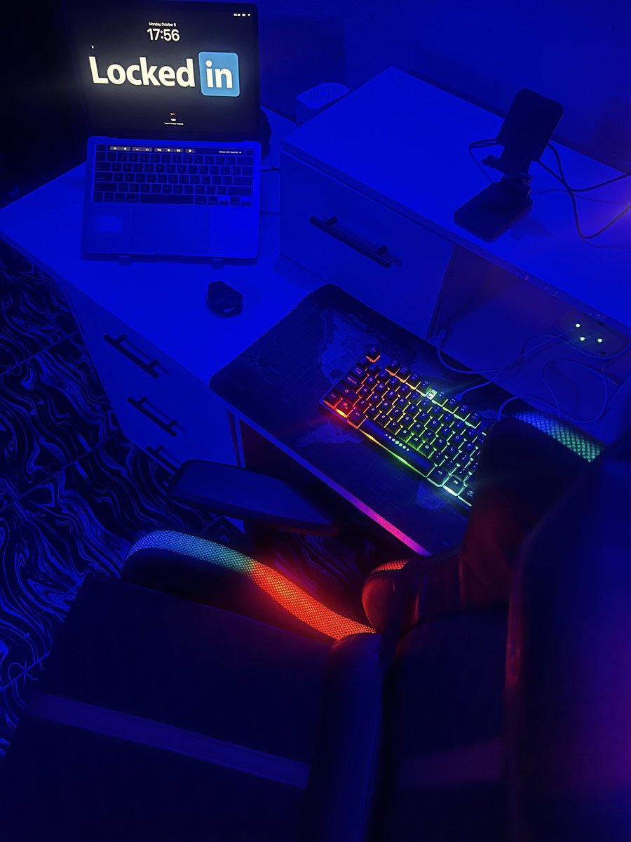 thevalidcode's tweet image. It’s weekend..
What you working on?🌚