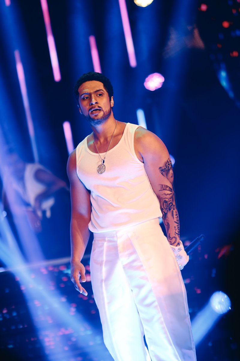 KapamilyaTFC's tweet photo. PUT YOUR HANDS UP FOR MR.ENTERTAINMENT!! 😅😂🤣
✨ #JarloBase as #Usher
Your Face Sounds Familiar @yourfaceph
📷: @yancaringal_
#YFSFKaFace #YFSFisBack #ABSCBN #ABSCBNStudios #BanijayEntertainment
#YFSF2025 #YFSFonTFC #TheFilipinoChannel #YFSF1stTransformation https://t.co/r31VEnpBeV