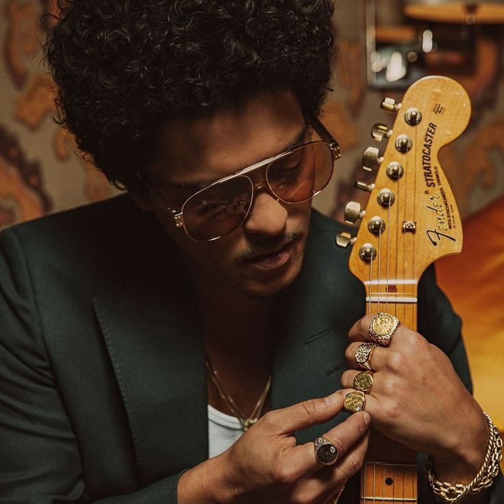 acervobrunomars's tweet image. (esse homem)