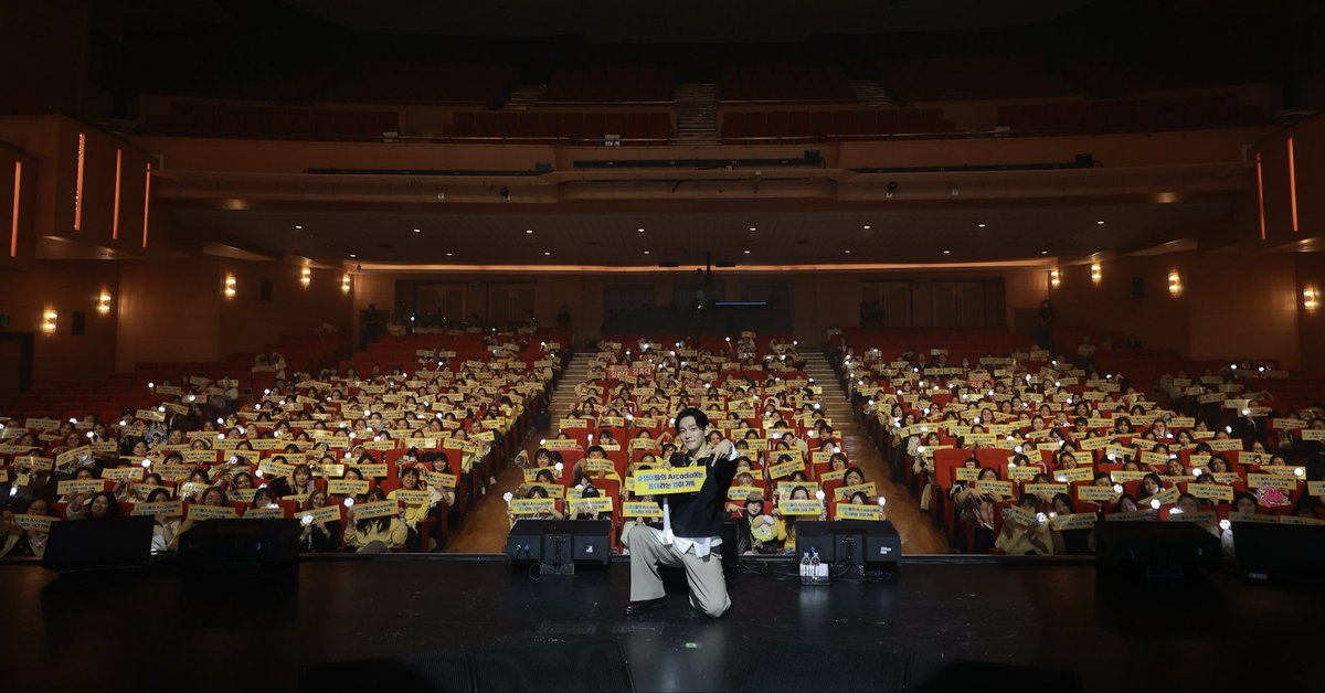 CHEN_INB100's tweet image. CHEN CONCERT &amp;lt;Arcadia&amp;gt;

&amp;lt;Arcadia&amp;gt; DAY 1 💛

엑소엘과 함께여서 더 빛났던 오늘 🌟🎵
내일도 우리만의 무대, 계속 이어가요!! 🎤

#첸 #CHEN #Arcadia