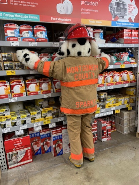 🐾Spotted: Sparky in Aisle 9!
While Sparky's affection for smoke alarms is endless, your smoke alarm's lifespan isn't. If it's from 2015 or earlier, it's time for a replacement. A perfect #Saturday reminder: show your alarms some love. <a href="/mcfrs/">MontgomeryCo(MD)Fire</a> <a href="/NFPA/">NFPA</a> #FirePreventionMonth